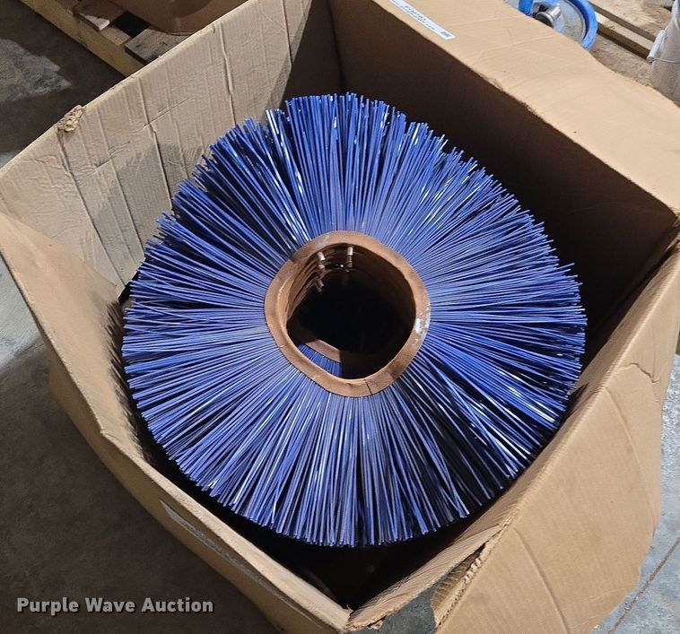 (20) broom heads  - EQ6783