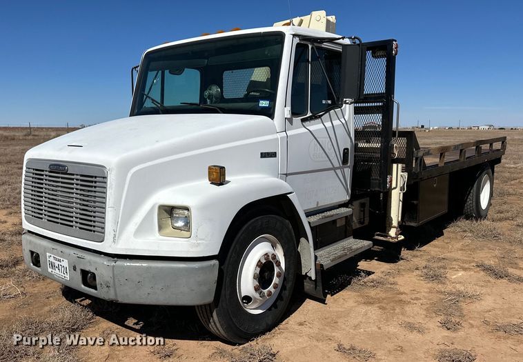 1995 Freightliner FL70 crane truck - ER8768