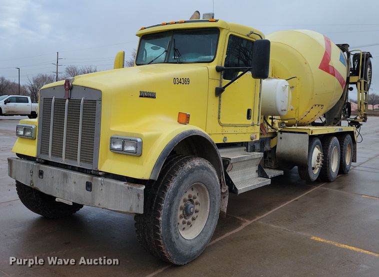 2009 Kenworth W900 ready mix truck - NB9848