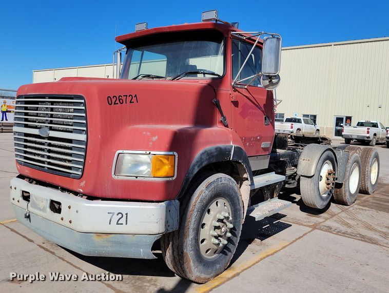 1997 Ford L9000 semi truck - NB9852