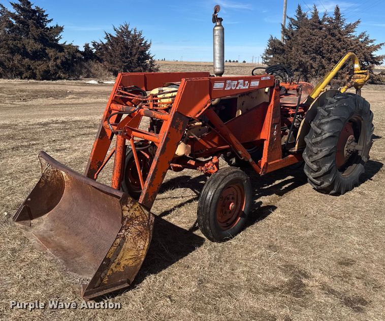 1957 Case 311 tractor - NN9583