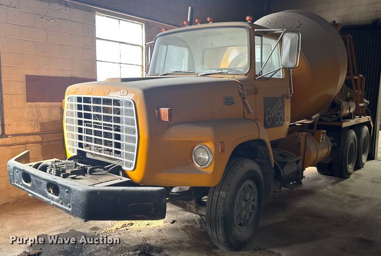 1980 Ford 8000 ready mix truck - NN9608