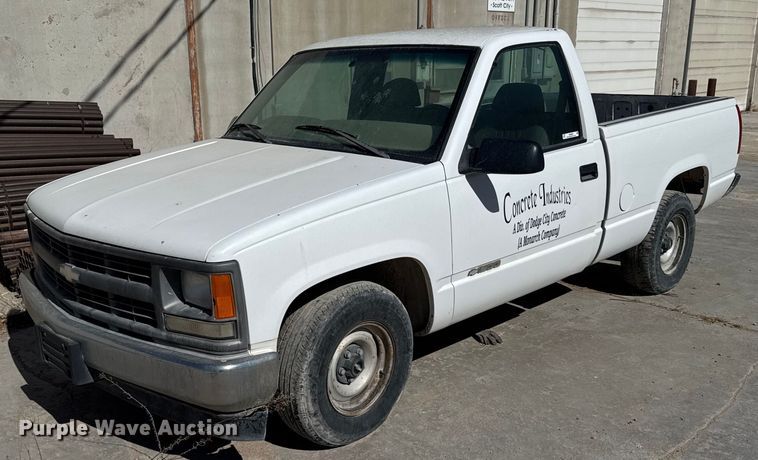 1997 Chevrolet C1500 pickup truck - NN9609