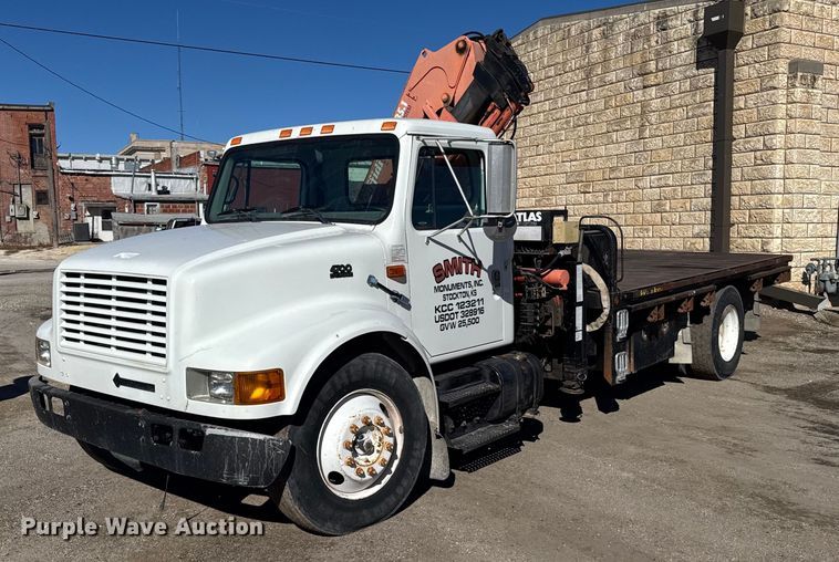1999 International 4700 crane truck - NN9626