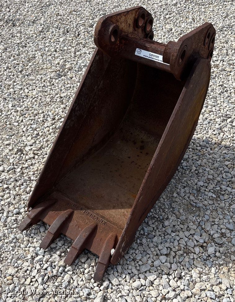 Hensley JD318MD4100 excavator bucket - OB9395