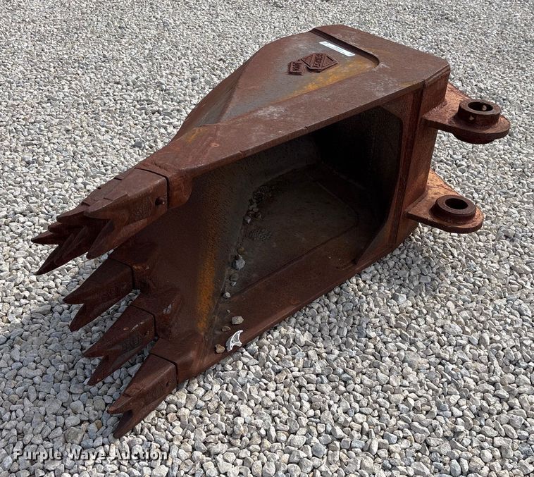 Hensley 24" W excavator bucket - OB9401
