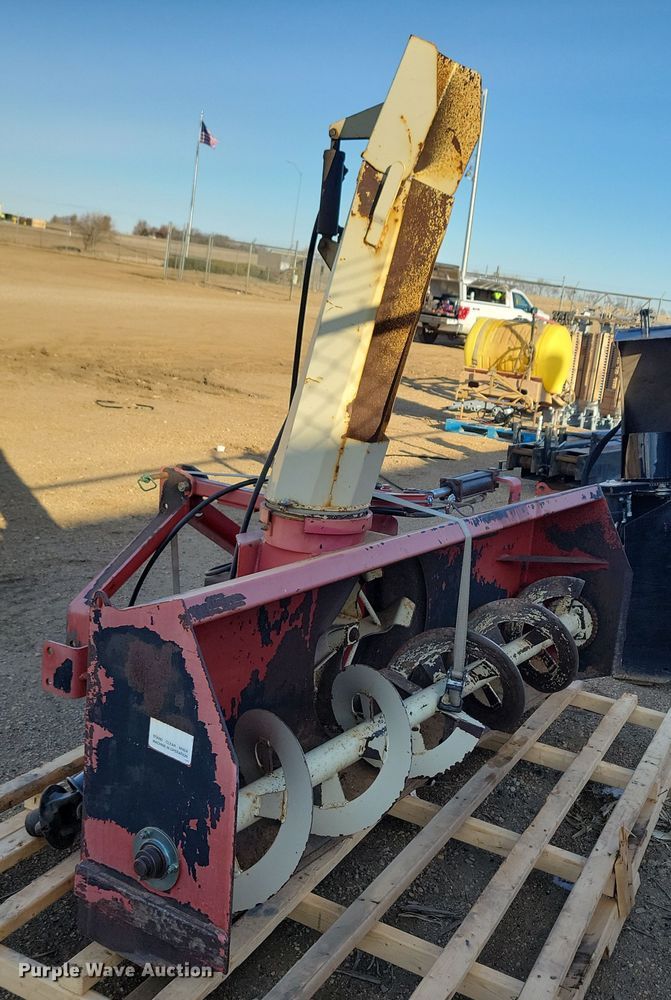 Farm King 840 snow blower - DN3697