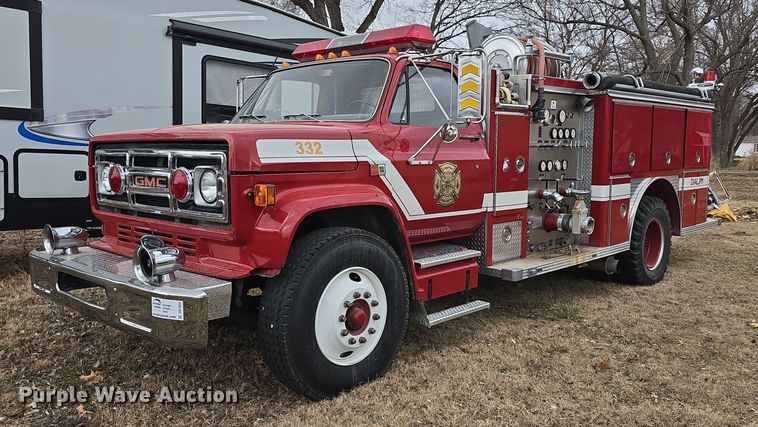 1987 GMC Sierra 7000 pumper fire truck - DO7824