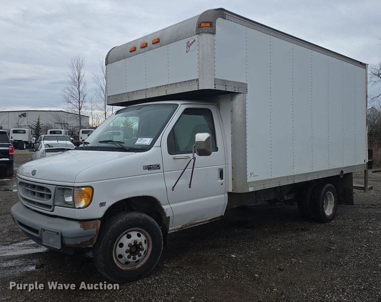 2001 Ford E450 Super Duty box truck - DO7825