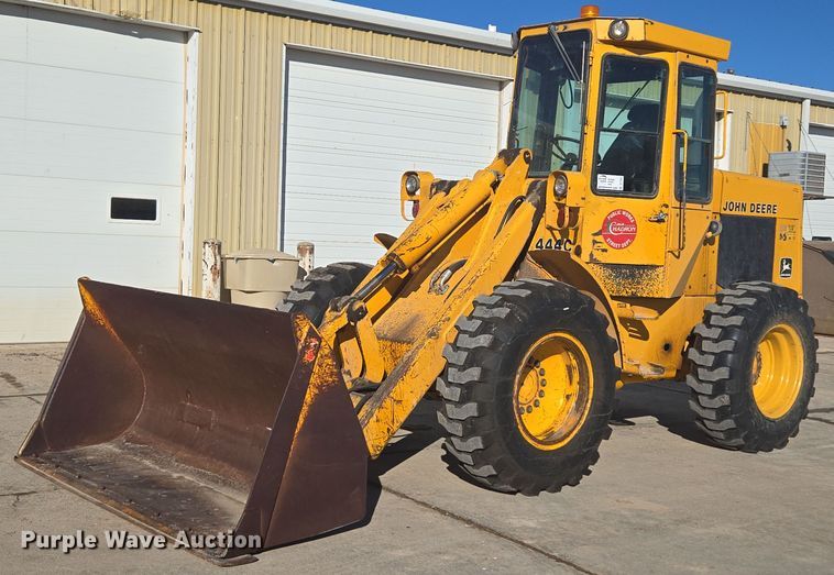 1981 John Deere 444C wheel loader - DT7052