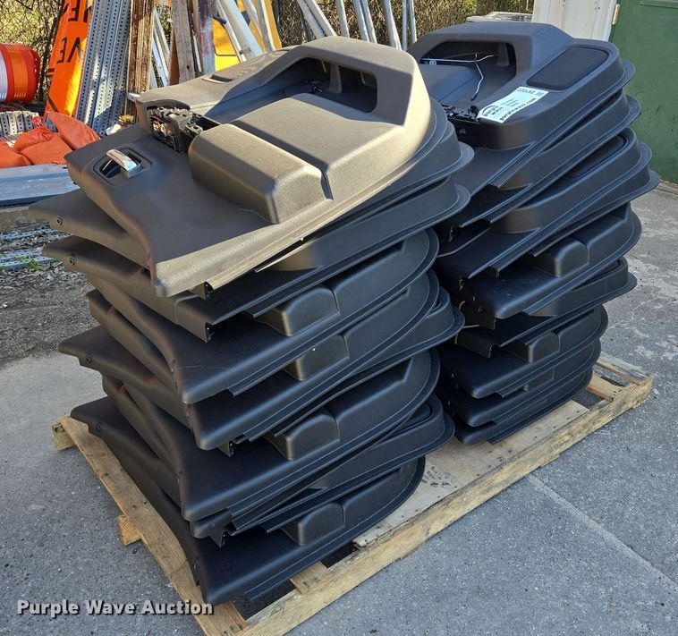 Approximately 20 Ford Explorer interior door panels - DV1322