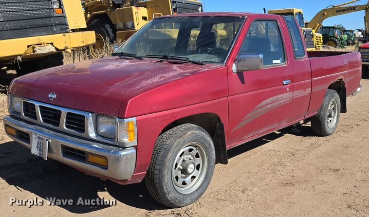 1994 Nissan XE King Cab pickup truck - EH8659