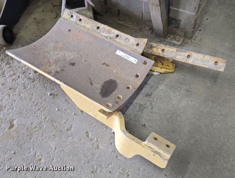 2' Caterpillar moldboard extension - EH8662