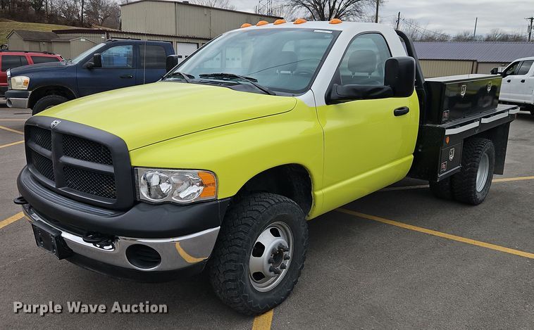 2005 Dodge Ram 3500 flatbed pickup truck - EI8848