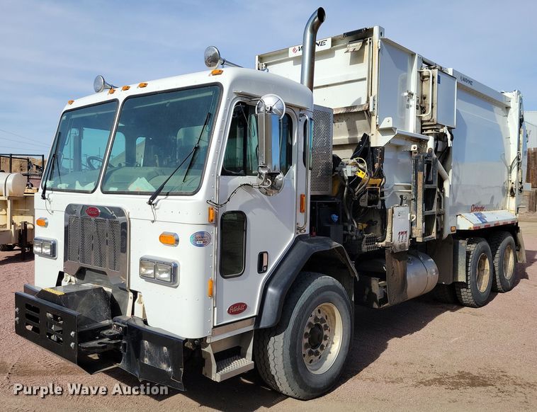 2017 Peterbilt 320 refuse truck - NB9861