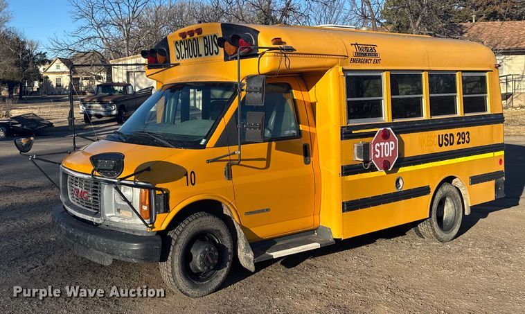 2000 GMC Magnavan school bus - NN9637