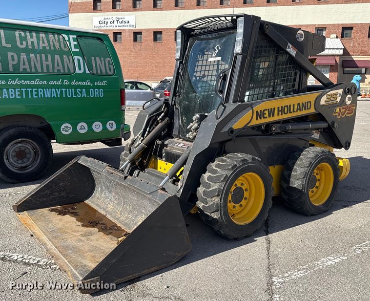 New Holland L175 skid steer loader - NO9691