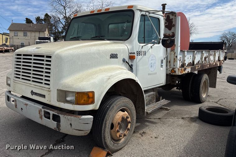 1999 International 4700 flatbed truck - NO9720