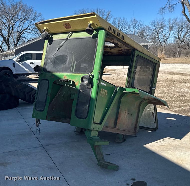 John Deere 4020 enclosed cab - DO0426