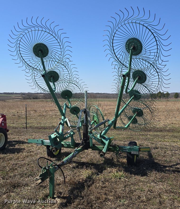 John Deere 702 hay rake - DO7814