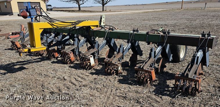Row crop cultivator - DO7848
