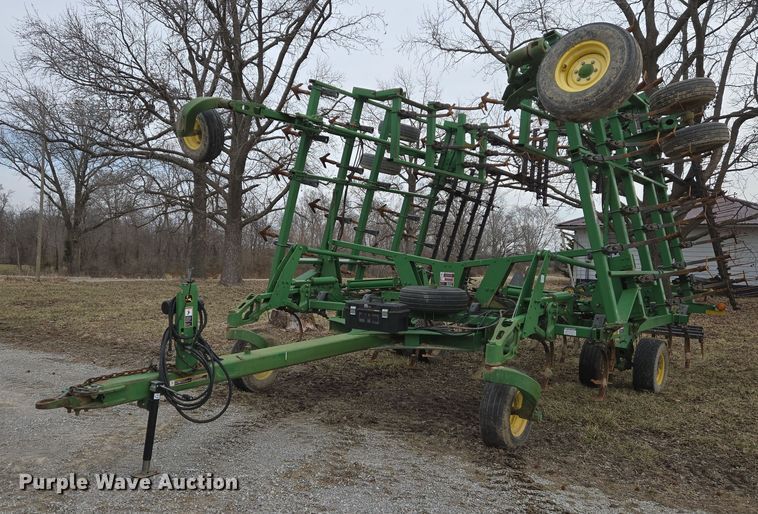 John Deere 2210 field cultivator - DS5296