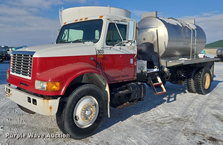 1994 International 4900 fertilizer delivery truck - EC3967