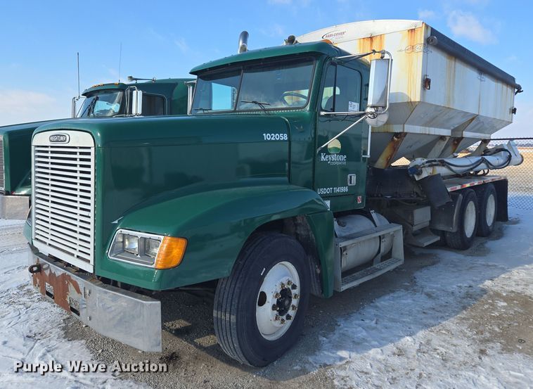 2000 Freightliner FLD120 fertilizer delivery truck - EC3977