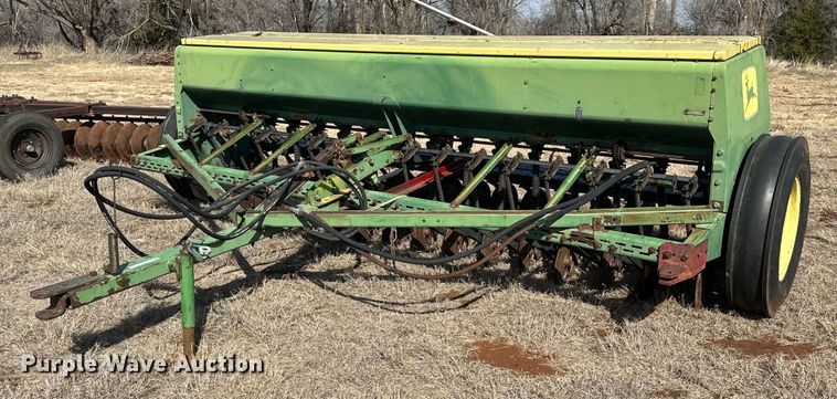 John Deere 8300 grain drill - EK0432