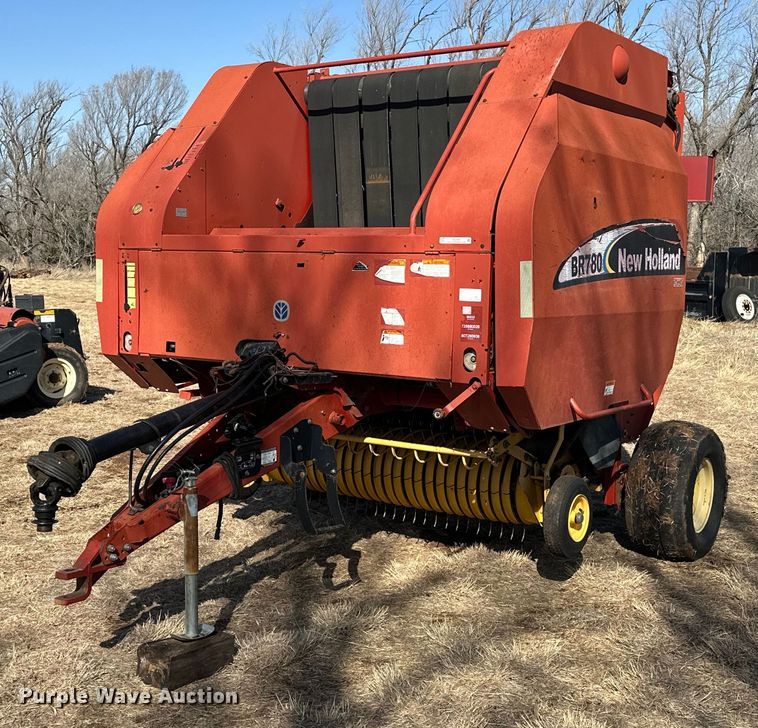 2004 New Holland BR780 round baler - EK0436