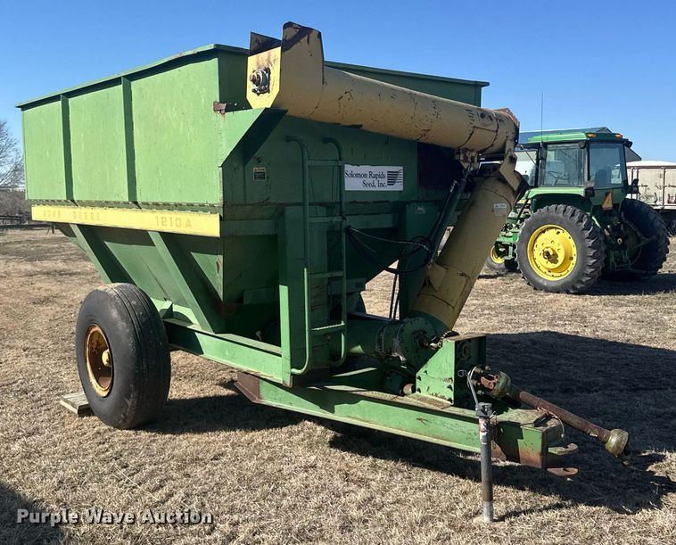 John Deere 1210A gravity wagon - NN9696