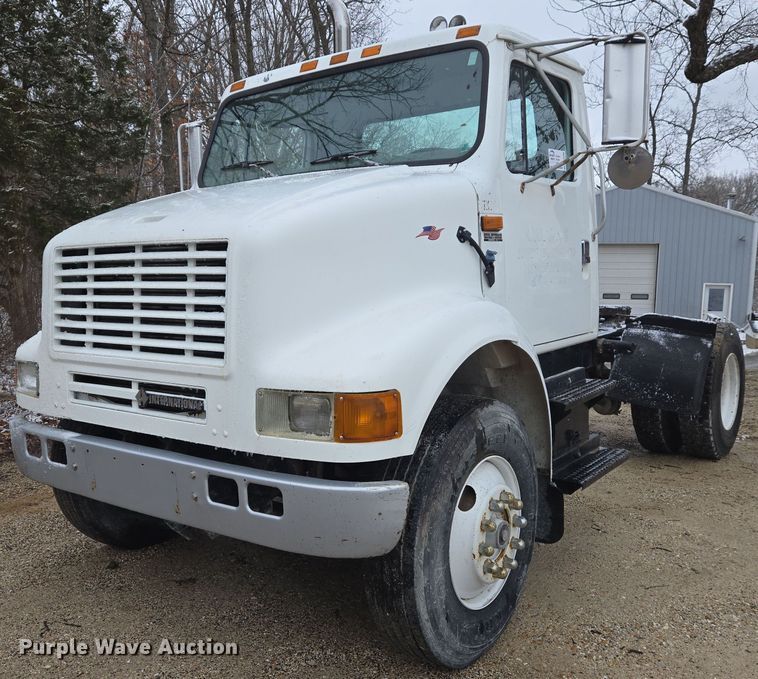 1997 International 8100 semi truck - DS5299