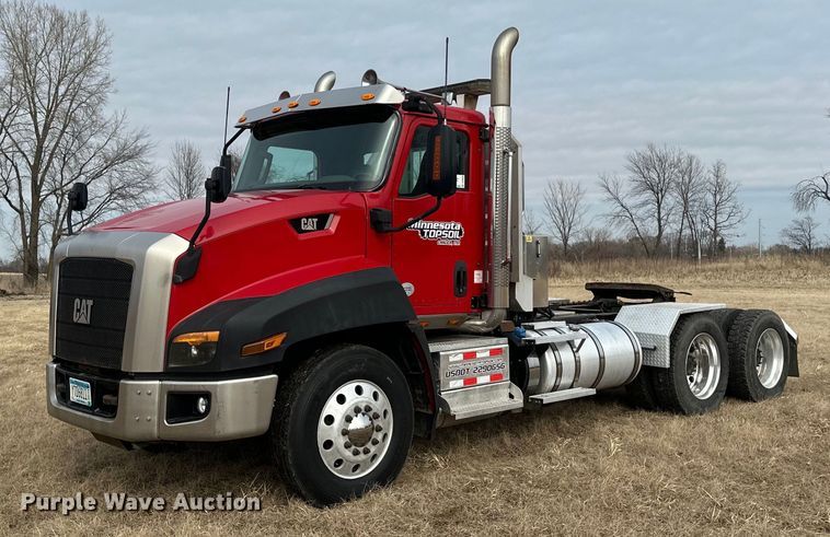 2015 Caterpillar CT660S semi truck - DV0626