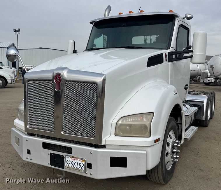 2021 Kenworth T880 semi truck - DY7001