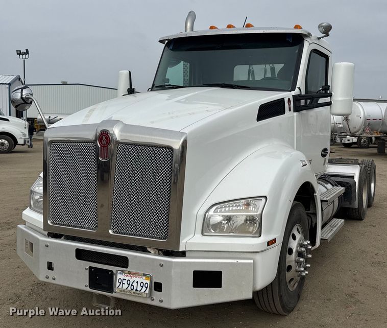 2021 Kenworth T880 semi truck - DY7003