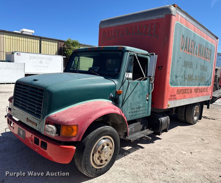 1990 International 4600 box truck - EC3494