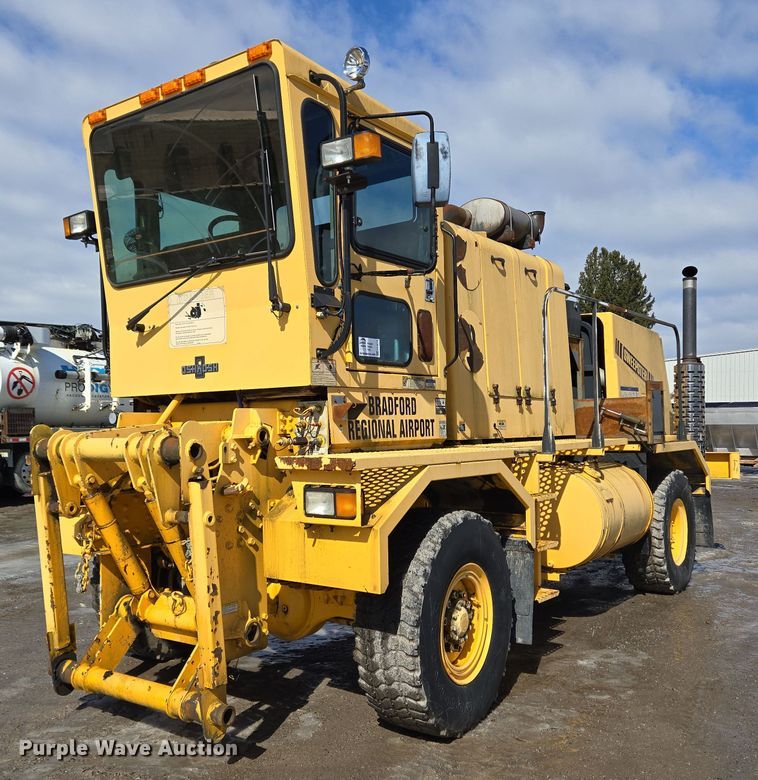 1999 Oshkosh H-2718B sweeper - EC4014