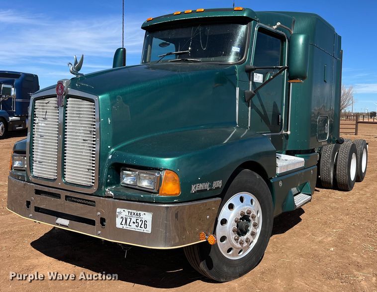 2003 Kenworth T600 semi truck - ED2478