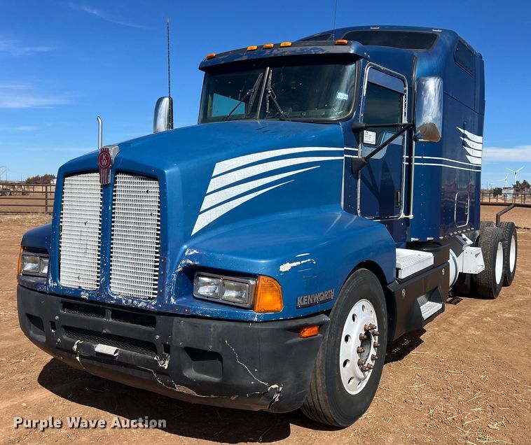 2004 Kenworth T600 semi truck - ED2479
