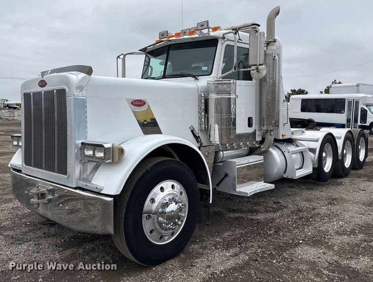 2007 Peterbilt 379 semi truck - EG2544