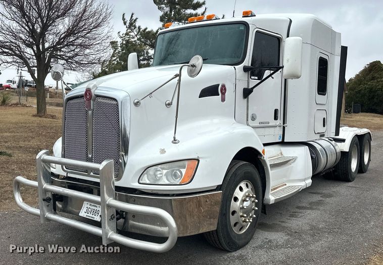 2015 Kenworth T660 semi truck - EK0442