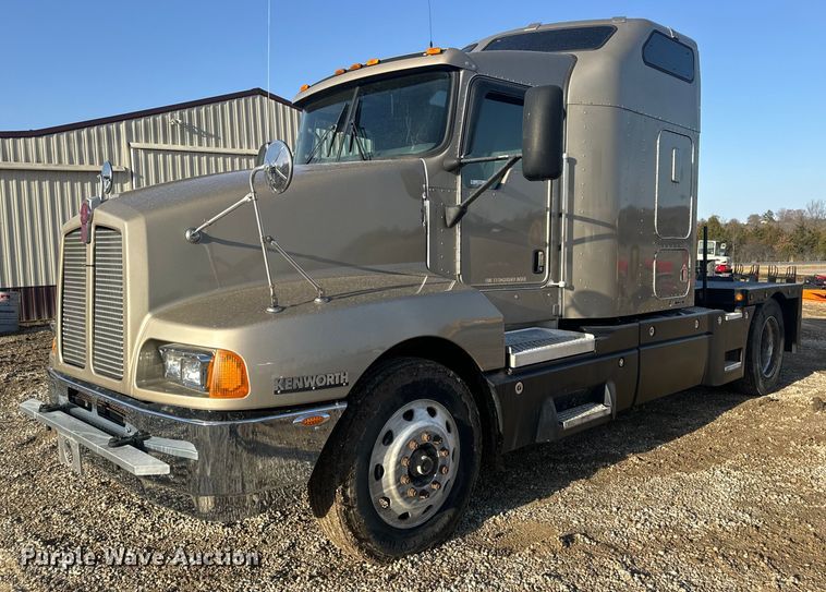2007 Kenworth T600 semi truck - EN5182