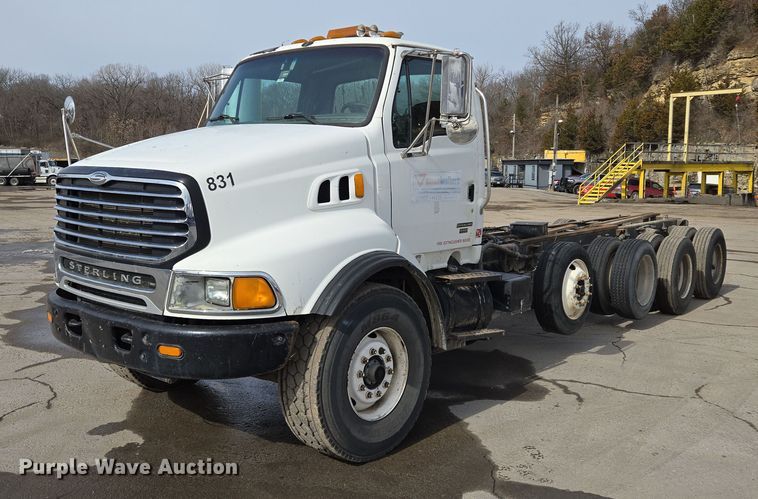2004 Sterling  LT9500 truck cab and chassis - EQ6777