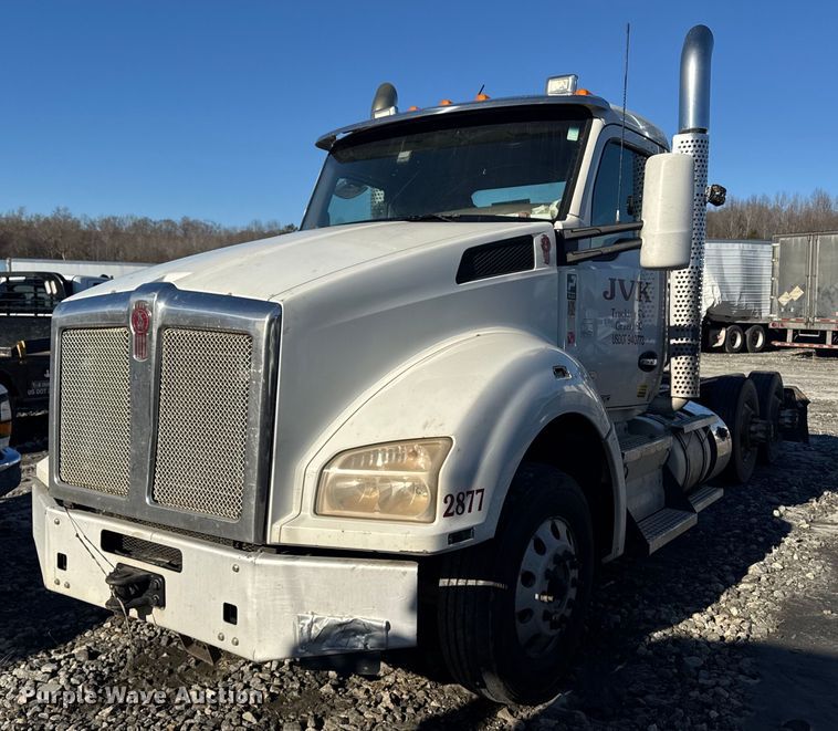 2017 Kenworth T880 truck cab and chassis - YA0283