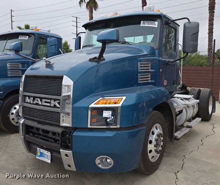 2020 Mack Anthem AN42T semi truck - YA0308