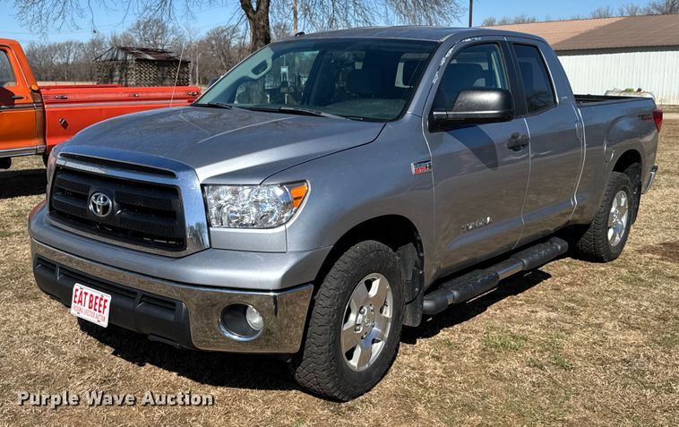 2011 Toyota Tundra Double Cab pickup truck - DO0652