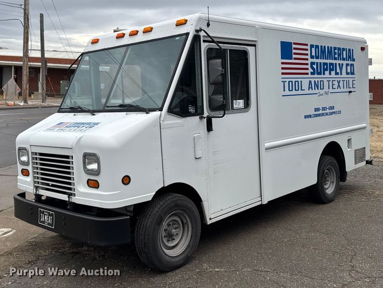 2011 Ford E350 Super Duty delivery van - DT0516
