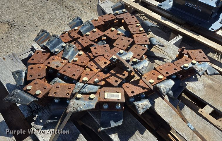 4.5" W trencher chain - DV1351