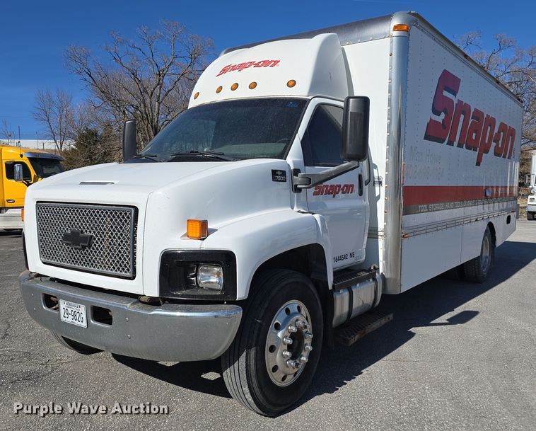 2007 Chevrolet C7500 delivery truck - DW3211
