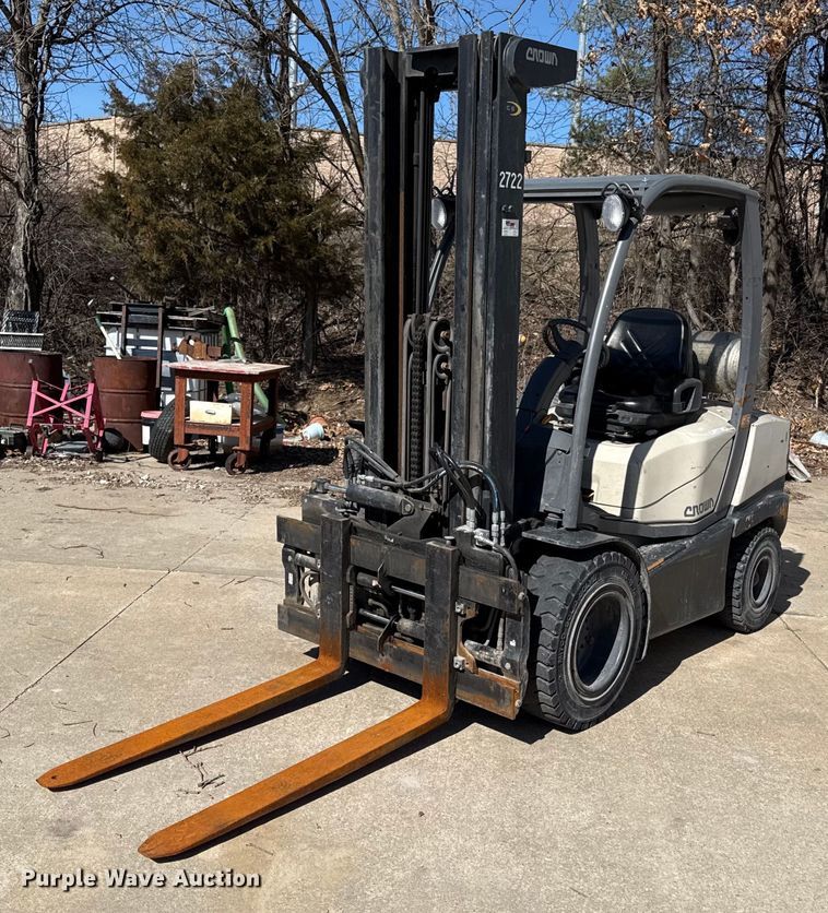 2012 Crown 100F-FPS-B049 forklift - DZ3996